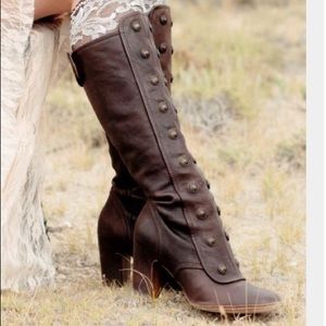 FRYE Adrienne Button Boot